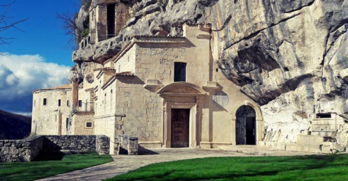 Scopri gli Eremi della Majella